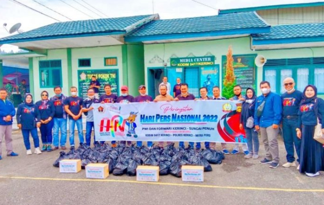 HPN 2022, PWI – FORWARI Gelar Bakti Sosial