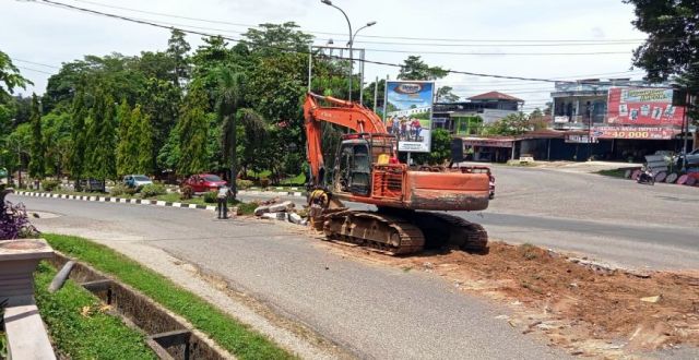 Pelebaran Jalan Menuju Jembatan Duplikat Merangin Mulai Dikerjakan