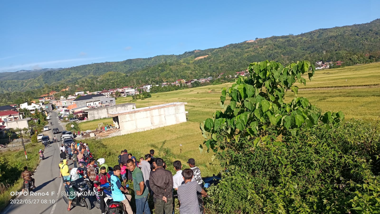 Breaking News! Mobil Mini Bus Terjun Ke Jurang di Bukit Tengah