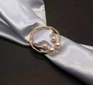 5 Aksesoris Penting dan Aman Pengganti Jarum Pentul