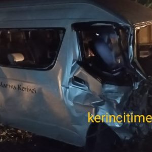 Breaking News! Kecelakaan Travel Safa Marwa Vs Pick Up di Jalan ...