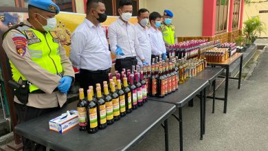 Ratusan Botol Miras Dimusnahkan