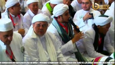 Reuni 212, Habib Rizieq Shihab Salat Subuh Berjemaah di Masjid At-Tin
