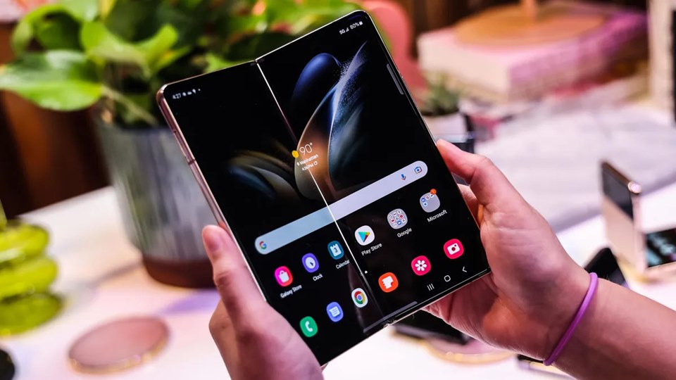 Samsung Galaxy Z Fold4: Lebih Canggih, Harga Sama!