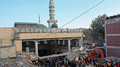 Jumlah Korban Tewas Akibat Bom Bunuh Diri di Masjid Pakistan Kini Capai 100 Orang Jumlah Korban Tewas Akibat Bom Bunuh Diri di Masjid Pakistan Kini Capai 100 Orang