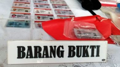 Polresta Jambi Amankan 3 Sindikat Pembuat SIM Palsu Polresta Jambi Amankan 3 Sindikat Pembuat SIM Palsu