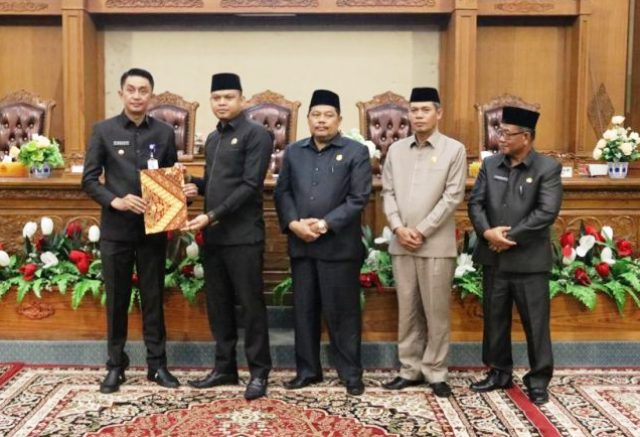 Ketua DPRD Muaro Jambi Pimpin Rapat Paripurna