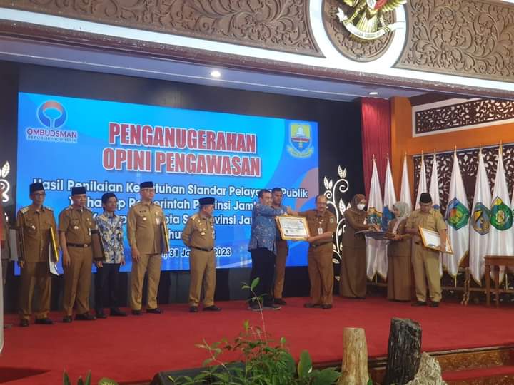 Sungai Penuh Terima Penghargaan Pelayanan Publik