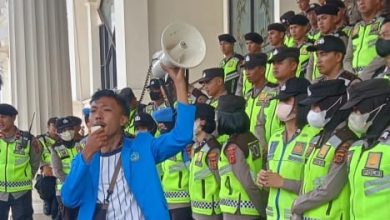 BEM Nusantara Jambi Geruduk Kantor Gubernur BEM Nusantara Jambi Geruduk Kantor Gubernur