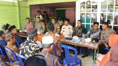 Jumat Curhat dengan Warga Gunung Kerinci Jumat Curhat dengan Warga Gunung Kerinci