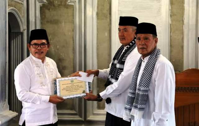 Wako Ahmadi Sholat Jumat Bersama Masyarakat Kampung Tengah