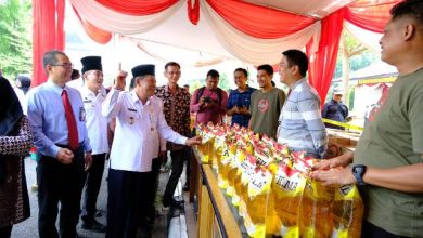 Pemprov Terus Usaha Agar Kebutuhan Pokok Tersedia dan Tidak Naik Signifikan Pemprov Terus Usaha Agar Kebutuhan Pokok Tersedia dan Tidak Naik Signifikan