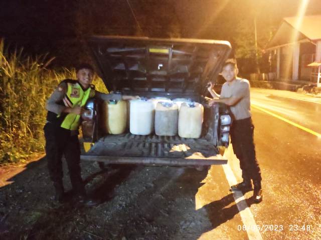 Sat Samapta Polres Kerinci Amankan Minuman Tradisional Tuak di Sungai Ning