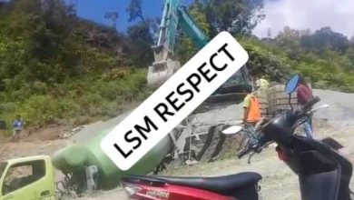 Parah! Ngaduk Semen Pakai Excavator untuk Jalan Nasional Sungai Penuh – Sumbar Parah! Ngaduk Semen Pakai Excavator untuk Jalan Nasional Sungai Penuh – Sumbar