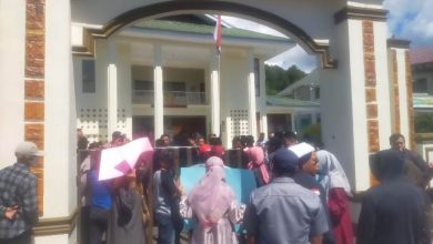 Puluhan Massa Demo di Pengadilan Negeri Sungai Penuh Puluhan Massa Demo di Pengadilan Negeri Sungai Penuh