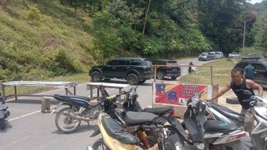 Warga Perentak Blokir Jalan Nasional, Ratusan Kendaraan Terjebak Warga Perentak Blokir Jalan Nasional, Ratusan Kendaraan Terjebak
