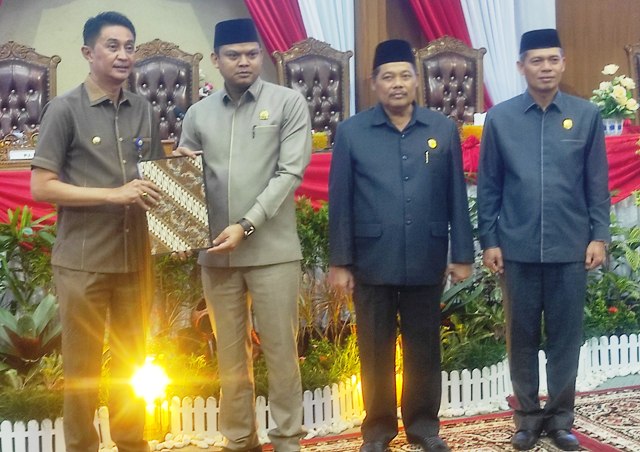 DPRD Gelar Paripurna Penandatanganan nota Kesepakatan Antara Bupati dan Pimpinan Tentang KUA PPAS 2024