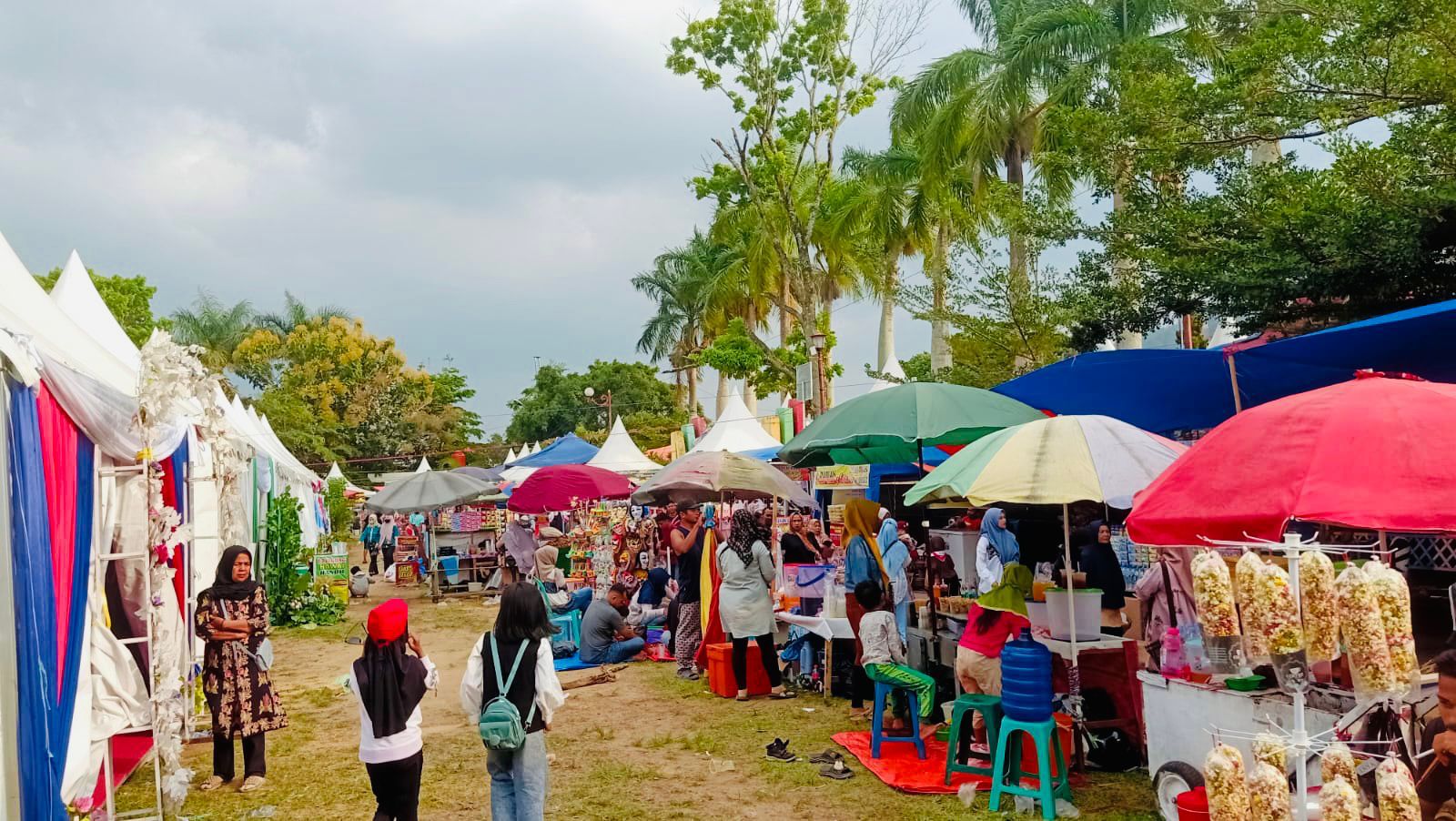 Pedagang Sebut Sewa Tenda Sungai Penuh Expo Mahal