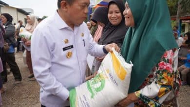 Salurkan Bantuan Pangan, Al Haris: Sangat Membantu Kendalikan Inflasi dan Pasca Bencana