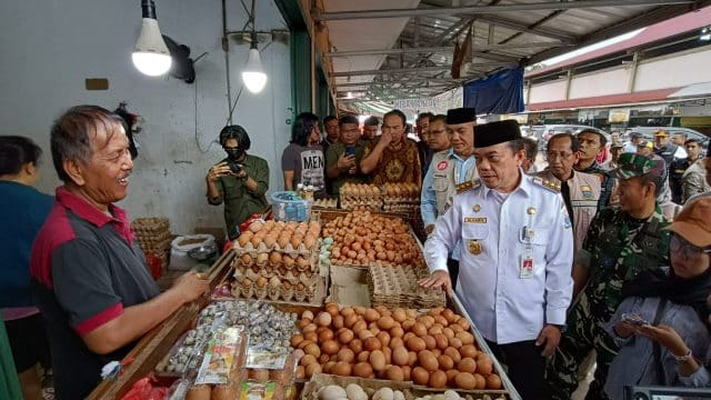 Jelang Bulan Puasa, Gubernur Al Haris Pantau Langsung Harga Sembako