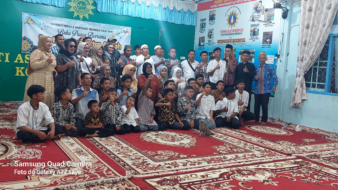 LSM Semut Merah dan WIM Berbuka Puasa Bersama di Panti Asuhan Putra Asiyah