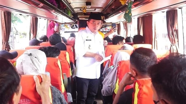 Al Haris Lepas Keberangkatan Mudik Gratis untuk Warga dan Mahasiswa Jambi di Perantauan