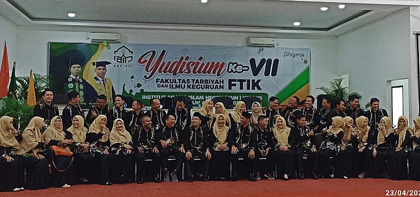 Yudisium FTIK ke VII IAIN Kerinci, 309 Mahasiswa Raih Gelar Sarjana