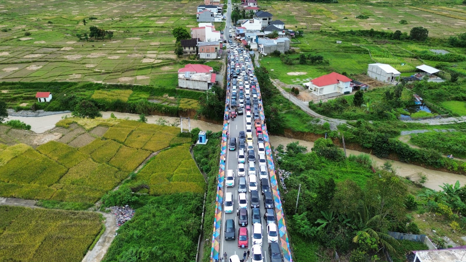 Warga Kayu Aro Turun Gunung Hantarkan Monadi Kembalikan Berkas ke PKB