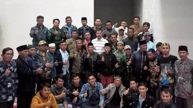 Tomas Danau Tinggi Serbu Kediaman Monadi