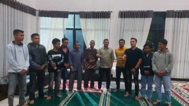 Para Tokoh Semumu di Kediaman Monadi Para Tokoh Semumu di Kediaman Monadi