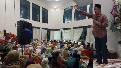 Antusias Masyarakat Meningkat, Kediaman Monadi Terus Dipadati Warga Antusias Masyarakat Meningkat, Kediaman Monadi Terus Dipadati Warga