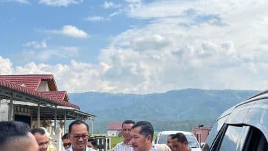 Kemeja Kotak-Kotak Monadi Murison: Simbol Kedekatan dengan Masyarakat Kerinci Kemeja Kotak-Kotak Monadi Murison: Simbol Kedekatan dengan Masyarakat Kerinci