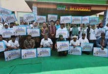 Al Haris Serahkan Bantuan Dumisake Bernilai Miliaran Rupiah untuk Warga Batanghari