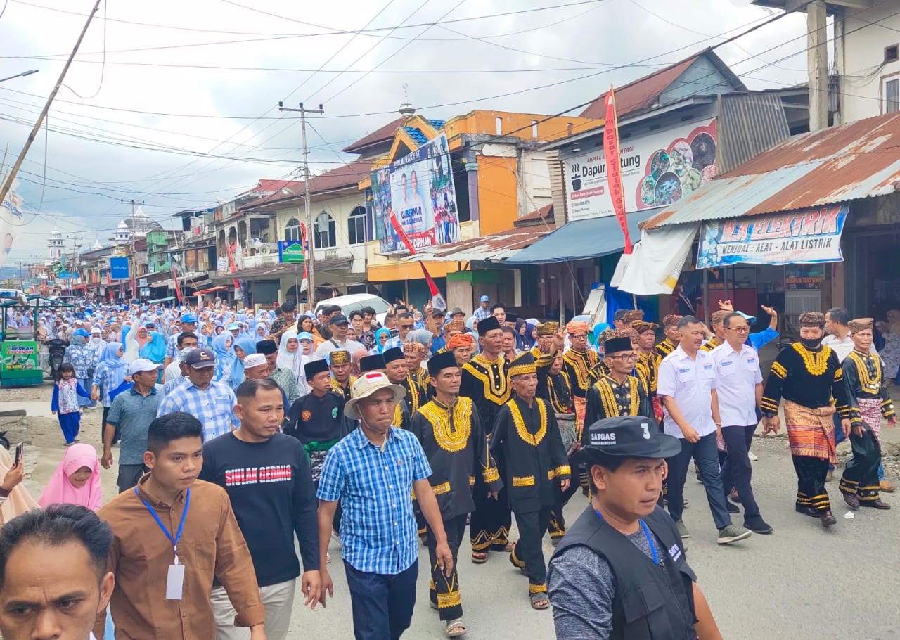 Monadi-Murison Diarak Masyarakat 7 Desa Siulak Gedang Keliling Kampung