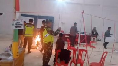 Insiden Kebakaran Kotak Suara, 5 TPS di Sungai Penuh Gelar Pemungutan Suara Ulang Insiden Kebakaran Kotak Suara, 5 TPS di Sungai Penuh Gelar Pemungutan Suara Ulang