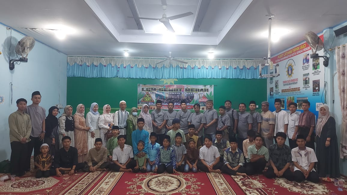 Aktivis Berbagi Kebahagian Bersama Anak Yatim di Sungai Penuh