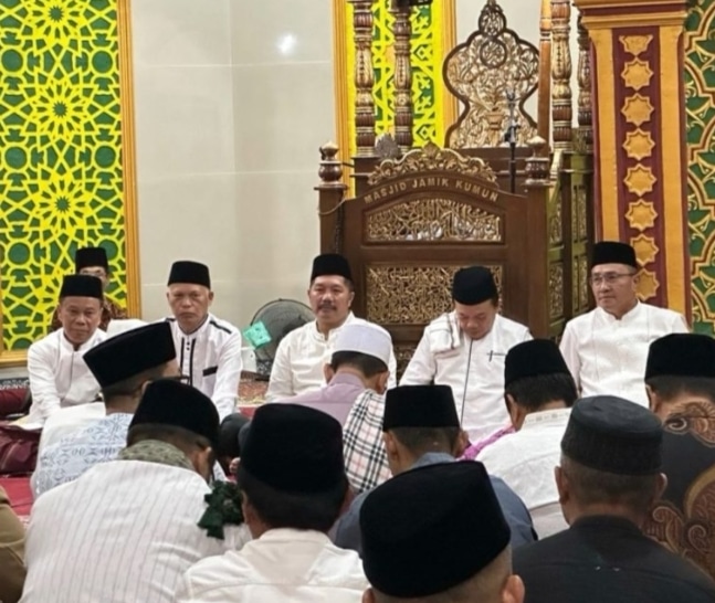 Bupati Monadi Dampingi Gubernur Al Haris Safari Ramadhan di Sungai Penuh