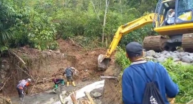 PUPR Kerinci Tangani Jalan Putus di Tanjung Pauh