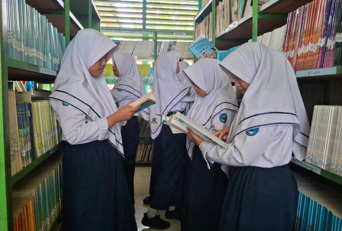 Geliat Literasi di Perpustakaan MTsN 1 Sungai Penuh