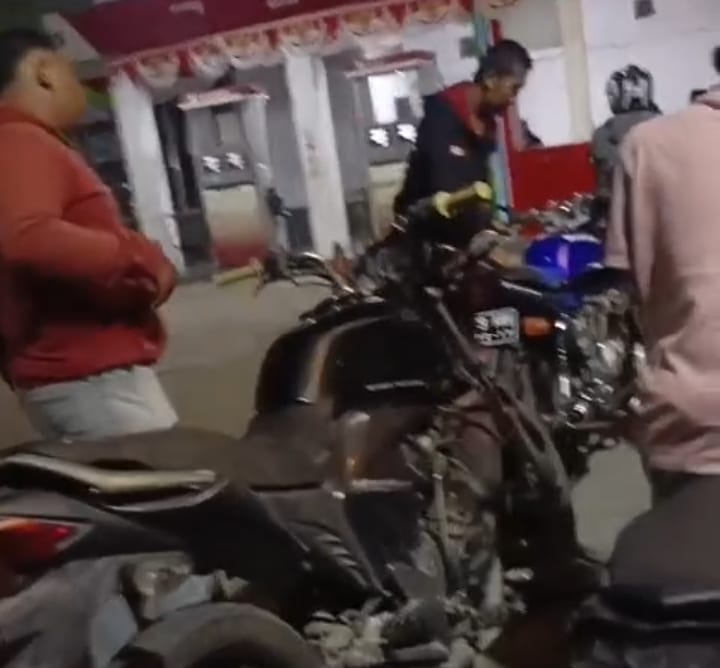 Parah! Motor Bisa Antri Berkali-kali di SPBU Parah! Motor Bisa Antri Berkali-kali di SPBU