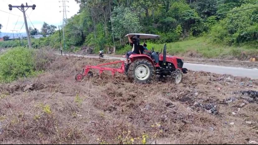 Pjs. Kades Baru Sungai Deras Ubah Bekas TPS Jadi Lahan Ketahanan Pangan Pjs. Kades Baru Sungai Deras Ubah Bekas TPS Jadi Lahan Ketahanan Pangan