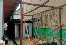 Miris! Agar Siswa Tetap Belajar, Komite Bantu Bangun Ruang Kelas Darurat