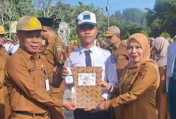 SMPN 8 Sungai Penuh Juara Barisan Indah
