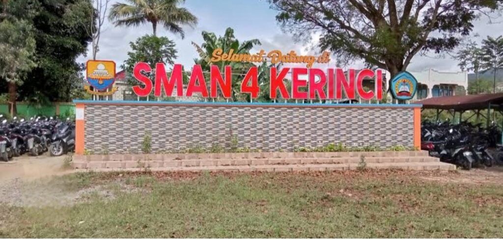Dugaan Tumpang Tindih Dana BOS dan Komite di SMA Negeri 4 Kerinci Dugaan Tumpang Tindih Dana BOS dan Komite di SMA Negeri 4 Kerinci
