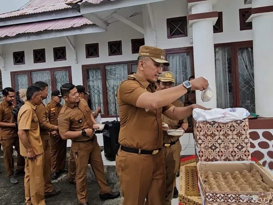 Secanting di Air Hangat Timur Secanting di Air Hangat Timur