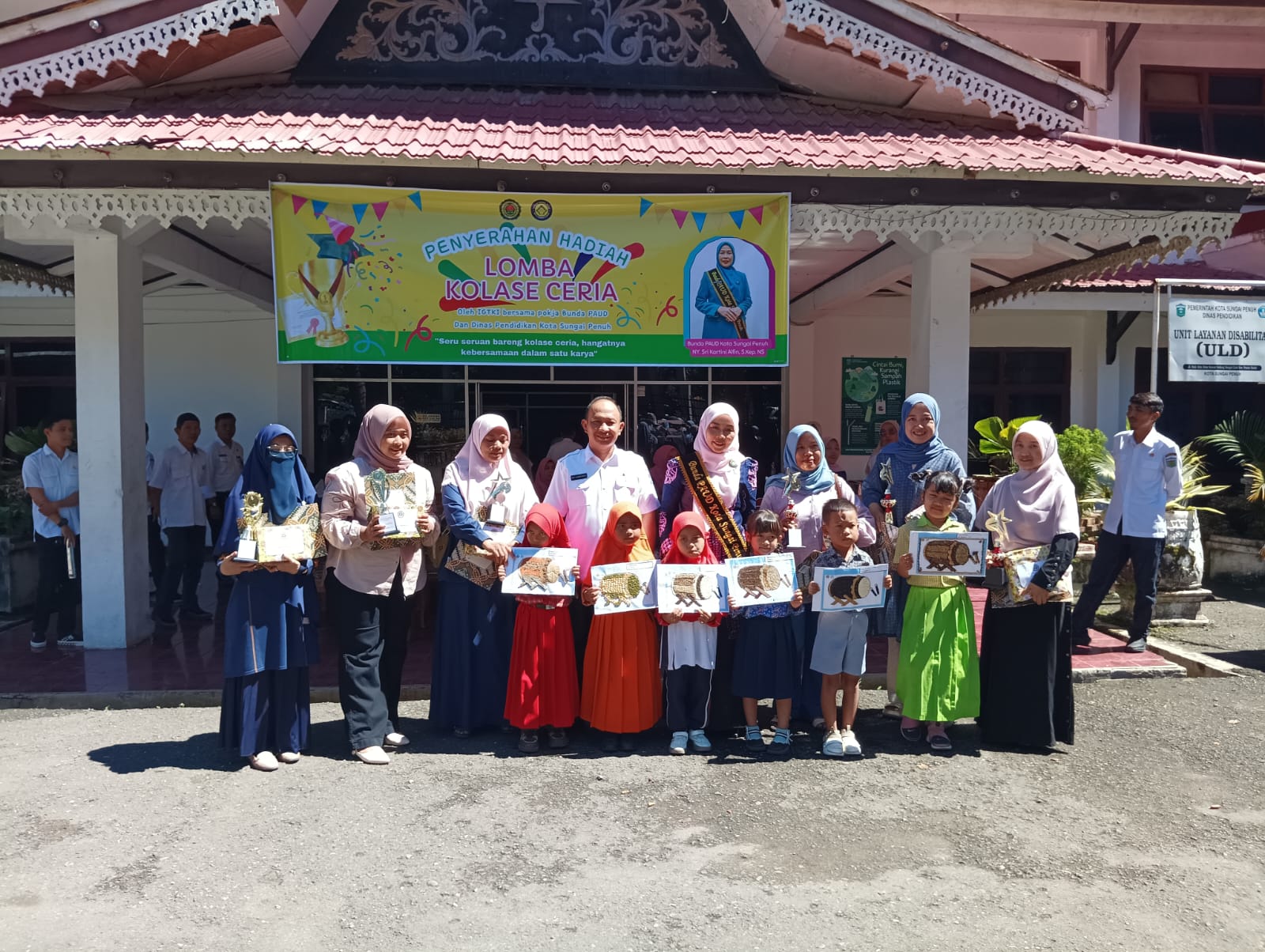 Bunda PAUD dan Disdik Sungai Penuh Apresiasi Kreativitas Siswa TK Bunda PAUD dan Disdik Sungai Penuh Apresiasi Kreativitas Siswa TK
