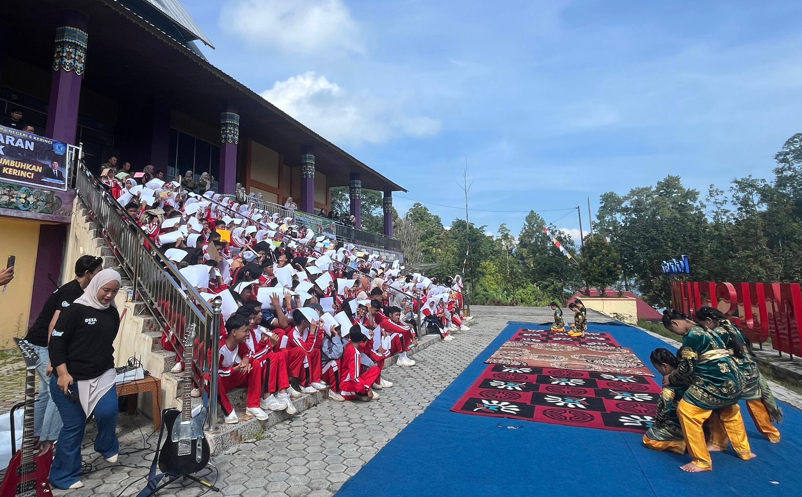 300 Siswa SMA 6 Kerinci Melukis di Museum 300 Siswa SMA 6 Kerinci Melukis di Museum
