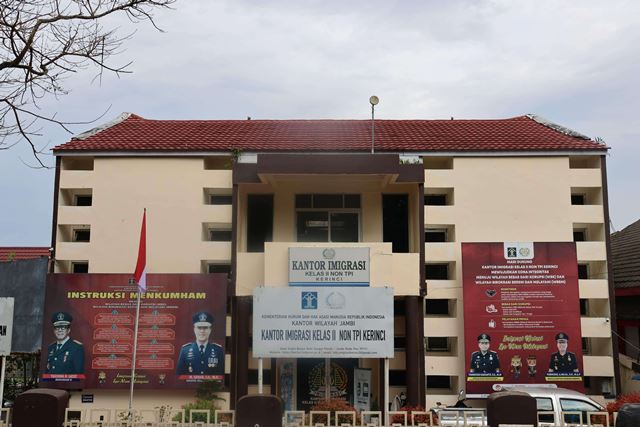 Dugaan Praktik Calo di Imigrasi Kerinci Dugaan Praktik Calo di Imigrasi Kerinci