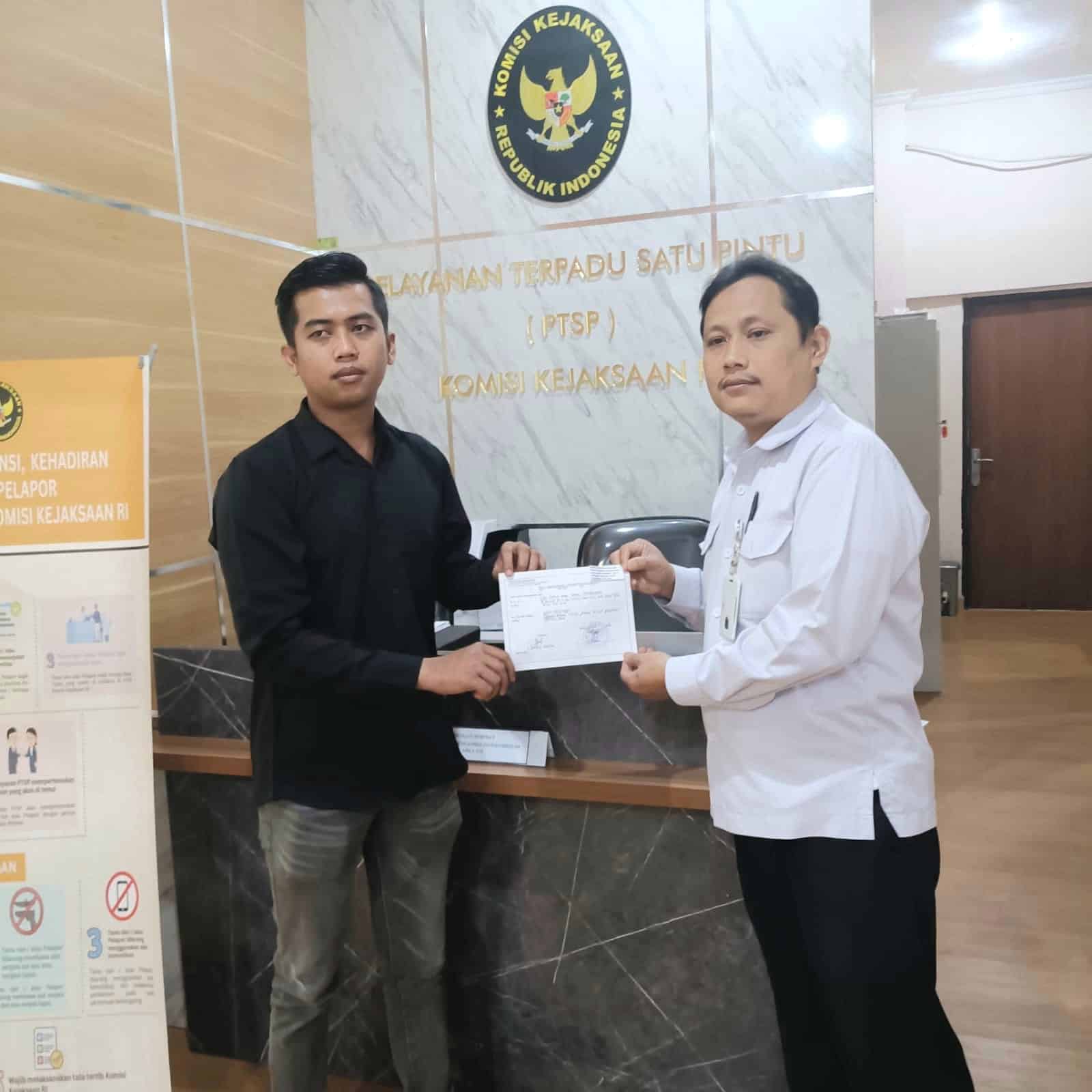 Mandegnya Kasus Perusakan Ruko di Muaro Jambi Dilaporkan ke Komisi Kejaksaan RI Mandegnya Kasus Perusakan Ruko di Muaro Jambi Dilaporkan ke Komisi Kejaksaan RI